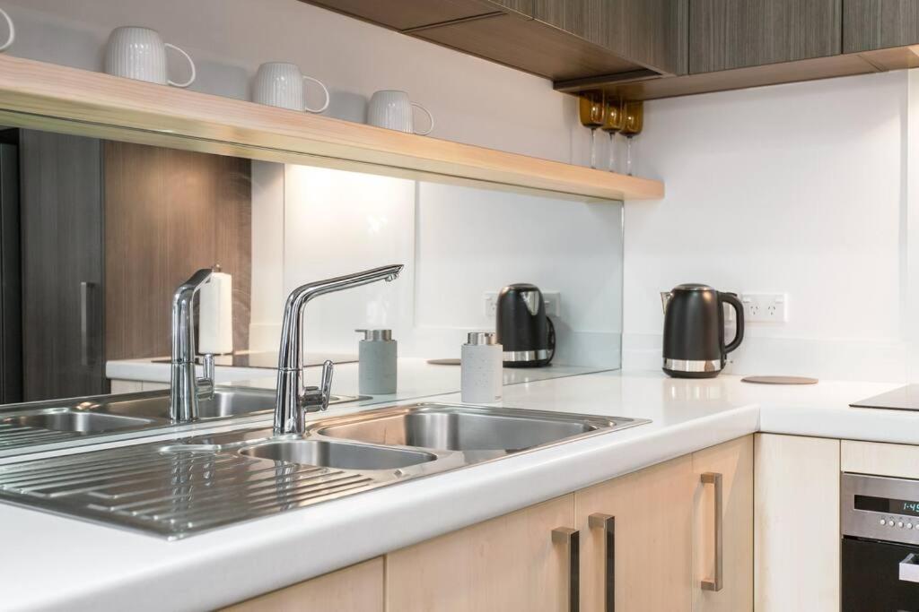 Convenient Urban Townhouse 2 Carparks Available Apartment Christchurch Luaran gambar