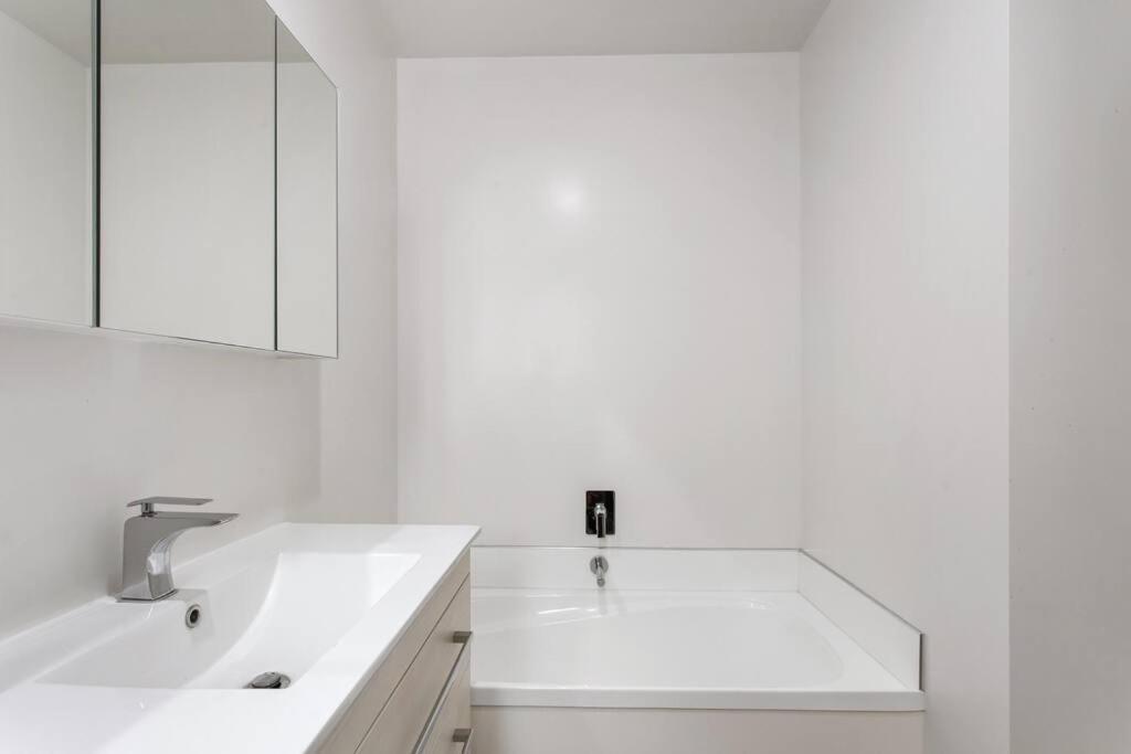 Convenient Urban Townhouse 2 Carparks Available Apartment Christchurch Luaran gambar